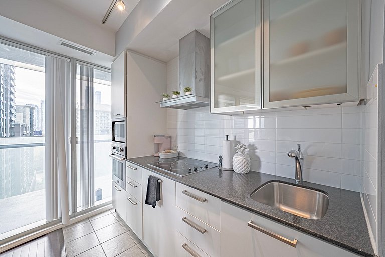 Toronto FIFA 2026: Modern 2BDR Suite + Parking