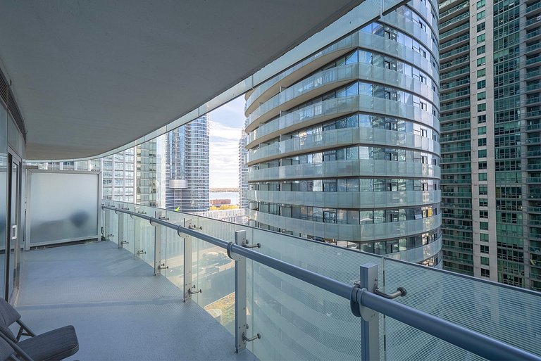 Toronto FIFA 2026: Family 2BDR Suite + Parking