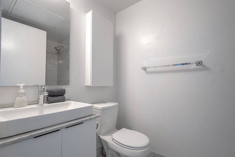 Toronto FIFA 2026: Modern 2BDR Suite + Parking