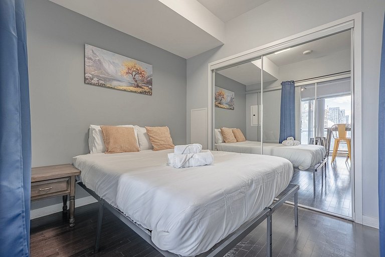Toronto FIFA 2026: Modern 2BDR Suite + Parking