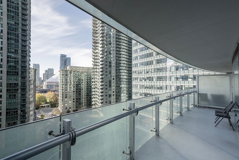 Toronto FIFA 2026: Family 2BDR Suite + Parking