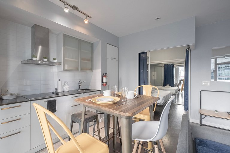 Toronto FIFA 2026: Modern 2BDR Suite + Parking