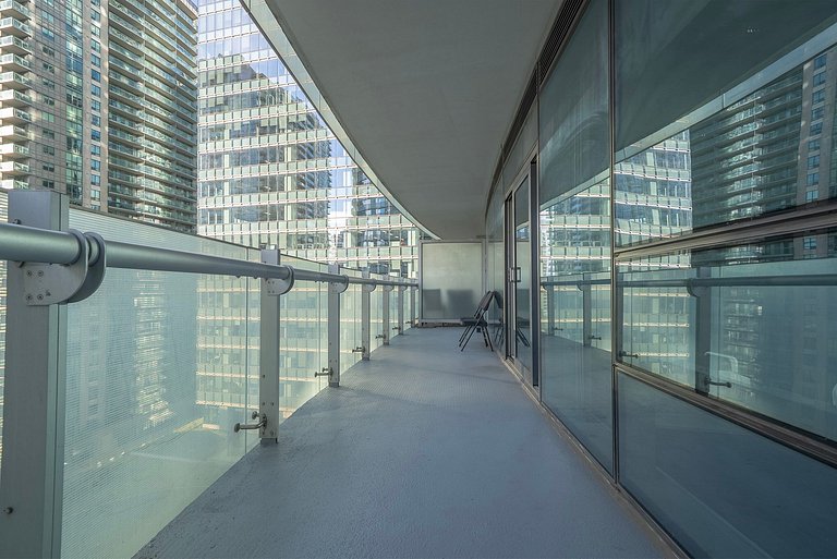 Toronto FIFA 2026: Modern 2BDR Suite + Parking