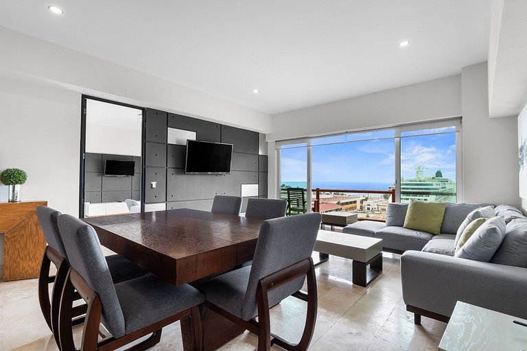 Panoramic Marina Views 6BR Luxury Above Casino