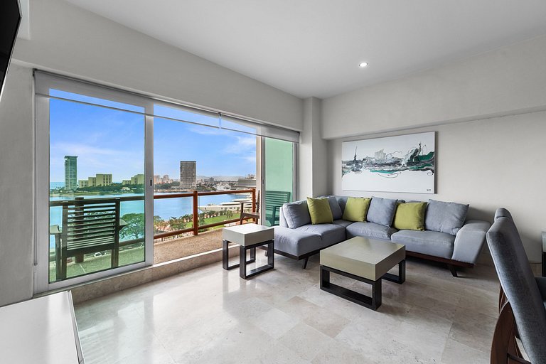 Panoramic Marina Views 6BR Luxury Above Casino