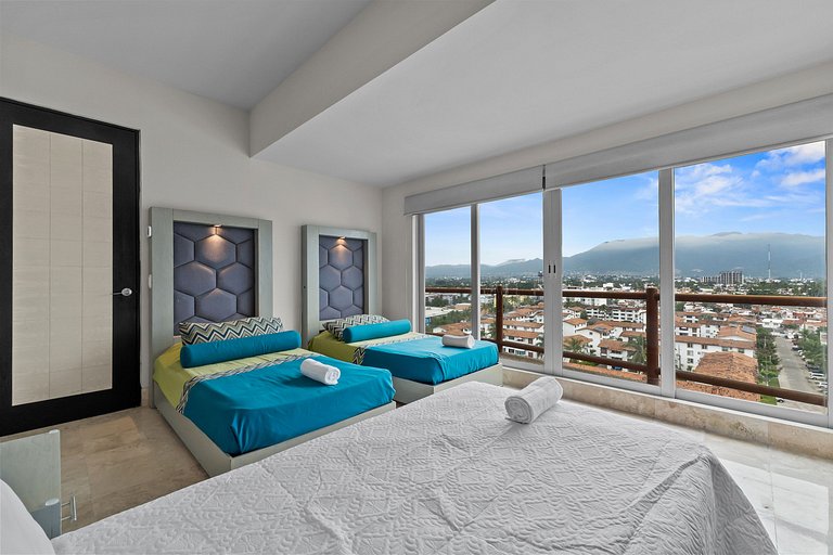 Panoramic Marina Views 6BR Luxury Above Casino