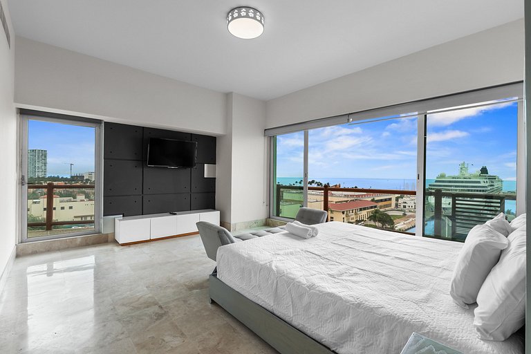 8BR Marina Ocean-View Above Casino 4 Suites