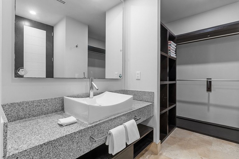 Puerto Vallarta Premium: 6 Apartments on Deck 12