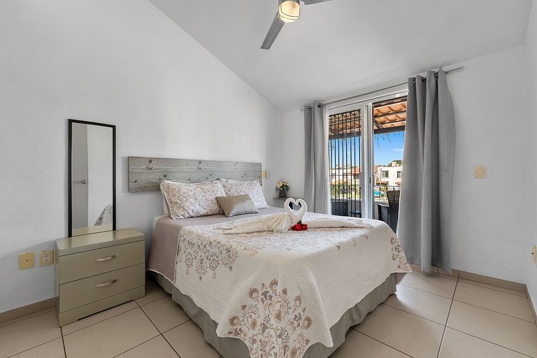 Modern Pool Side, 3 Bdrm House with parking