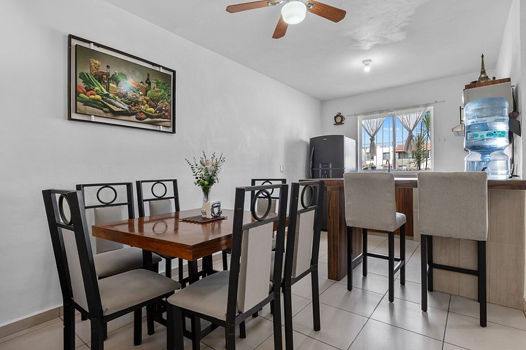 Modern Pool Side, 3 Bdrm House with parking