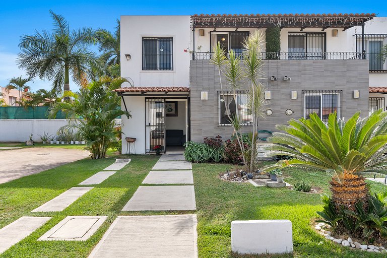 Modern Pool Side, 3 Bdrm House with parking