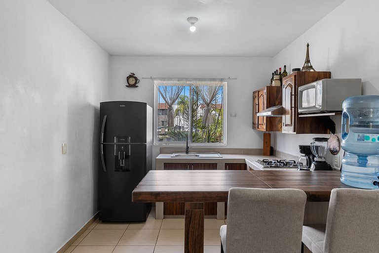 Modern Pool Side, 3 Bdrm House with parking