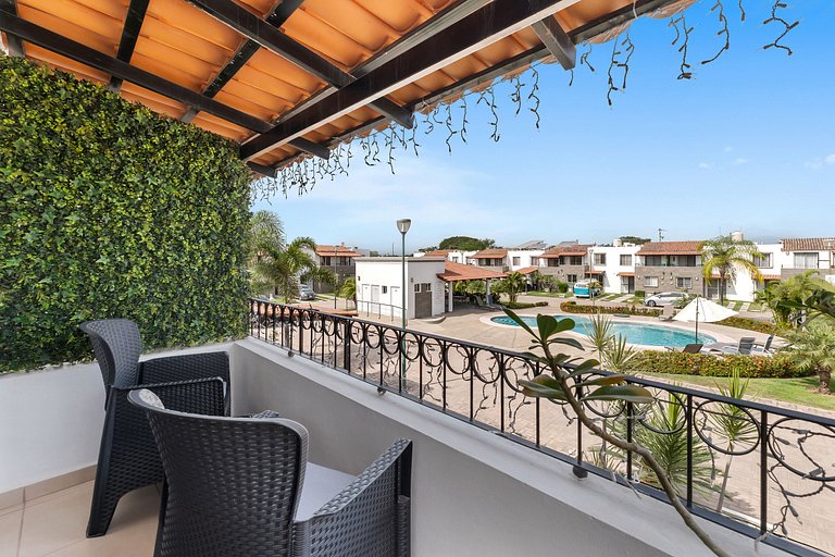 Modern Pool Side, 3 Bdrm House with parking