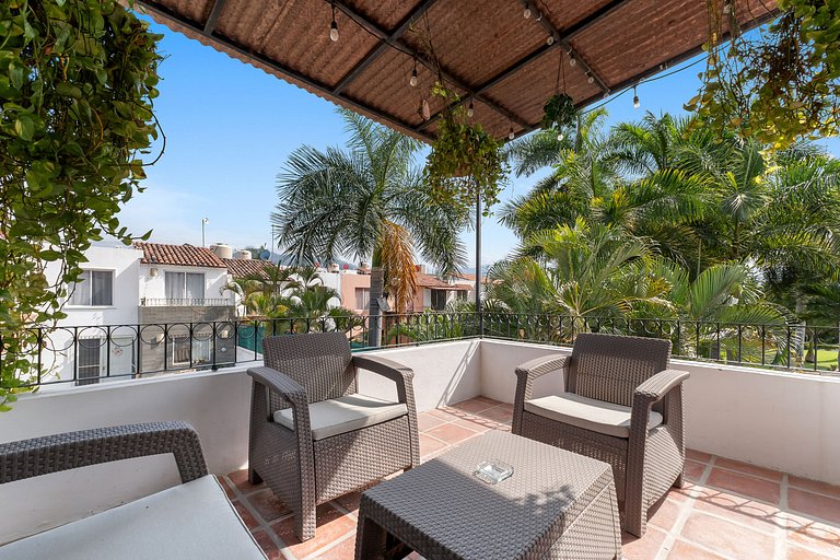 Modern Pool Side, 3 Bdrm House with parking