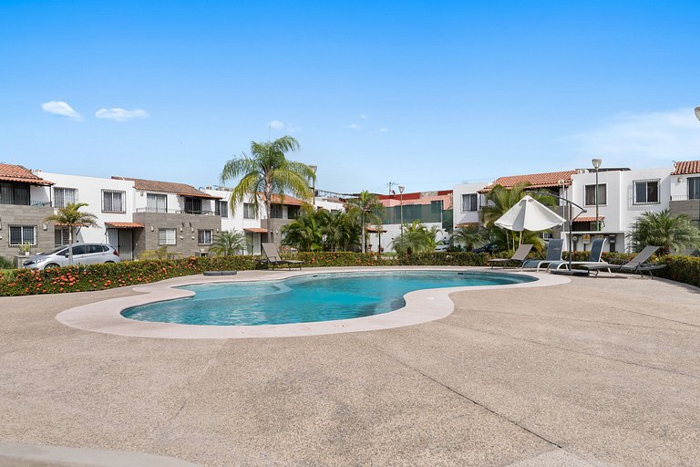 Modern Pool Side, 3 Bdrm House with parking