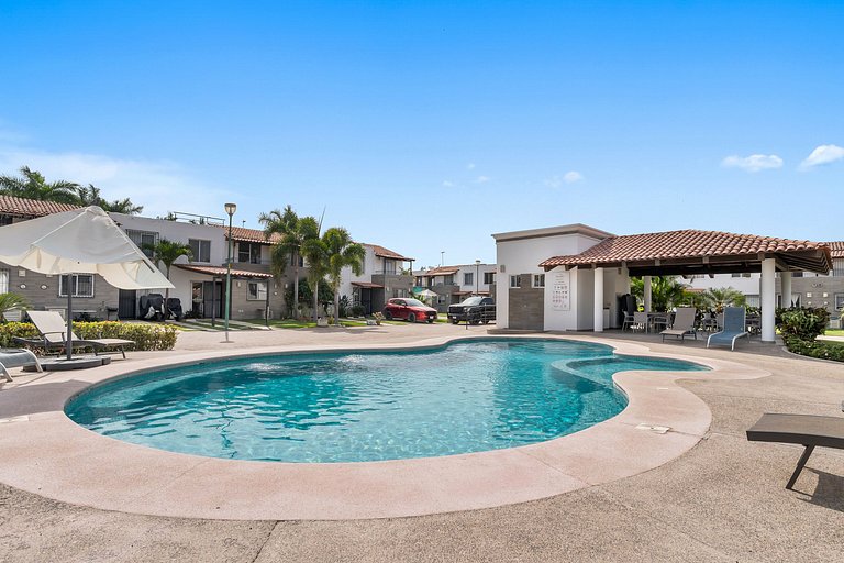 Modern Pool Side, 3 Bdrm House with parking