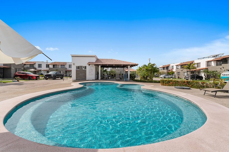 Modern Pool Side, 3 Bdrm House with parking