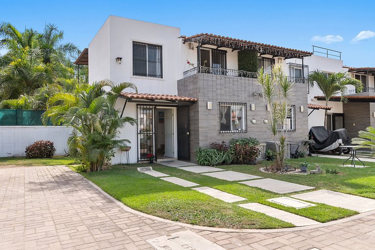 Casa moderna de 3 dormitorios y estacionamiento