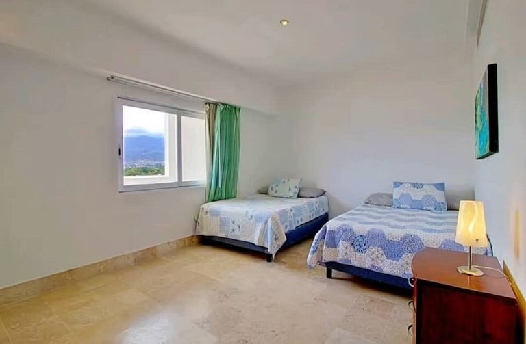 Deck12 Elite Escape – Casino On‑Site Access