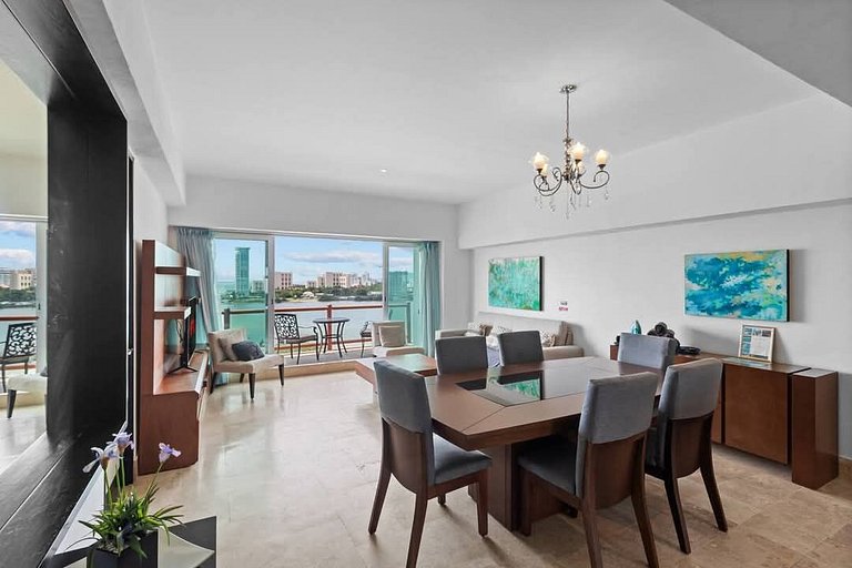 Deck12 Elite Escape – Casino On‑Site Access