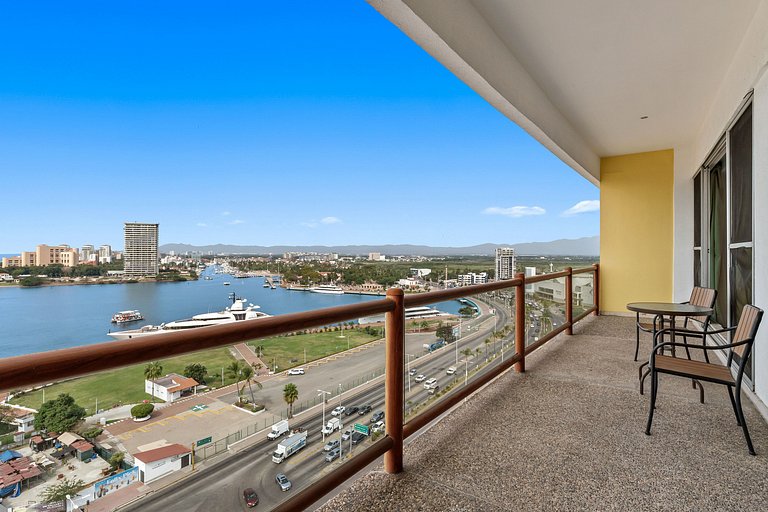 Deck 12 - Penthouse Suite 1BDR Harbor View