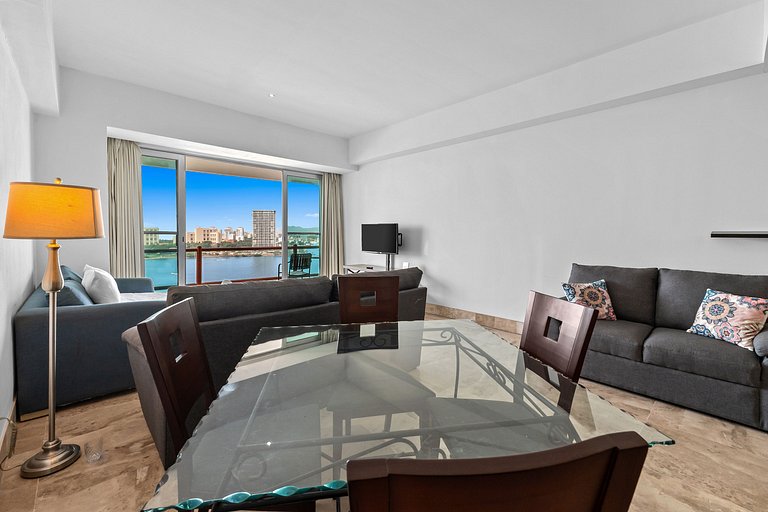 Deck 12 - Penthouse Suite 1BDR Harbor View