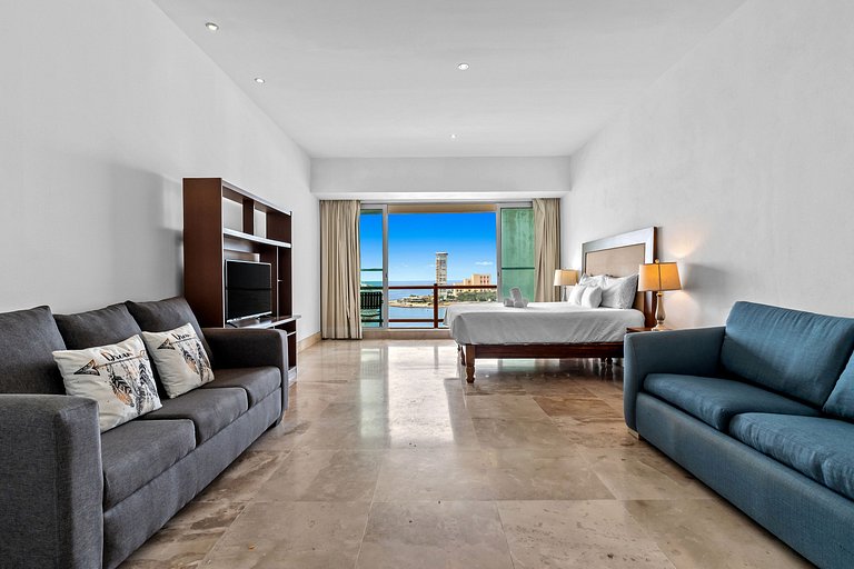 Deck 12 - Penthouse Suite 1BDR Harbor View