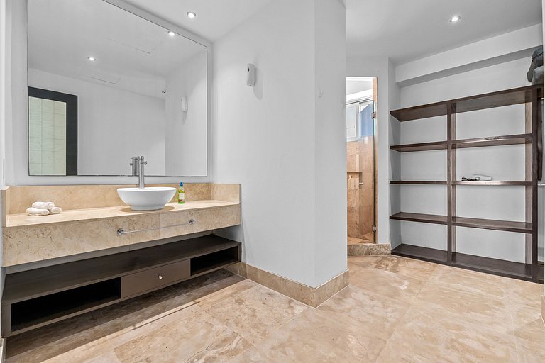 Deck 12 - Penthouse Suite 1BDR Harbor View