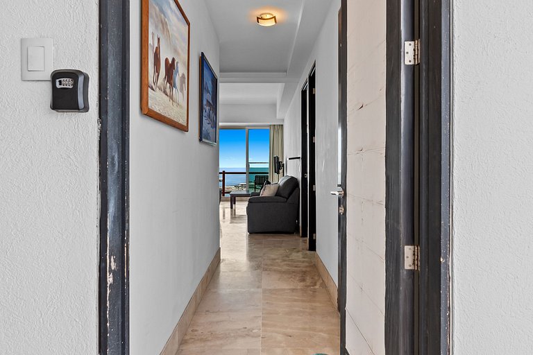 Deck 12 - Penthouse Suite 1BDR Harbor View