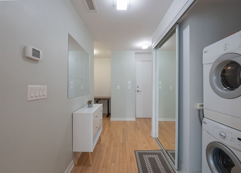 Waterfront High Rise 1bdr Condo Downtown