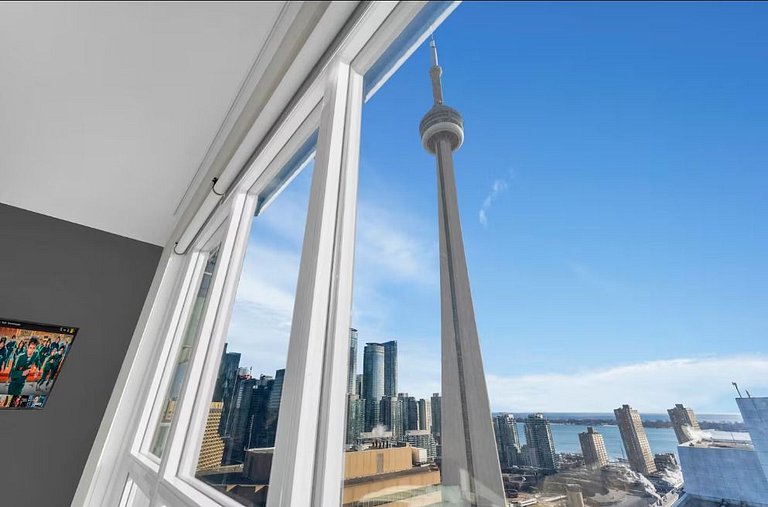 Luxe 3BR Condo CN Tower W/Parking