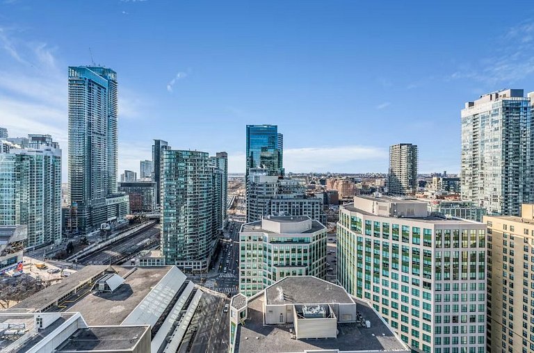 Luxe 3BR Condo CN Tower W/Parking