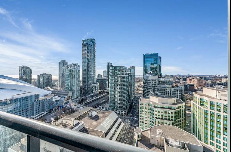 Luxe 2BR+Den Condo CN Tower