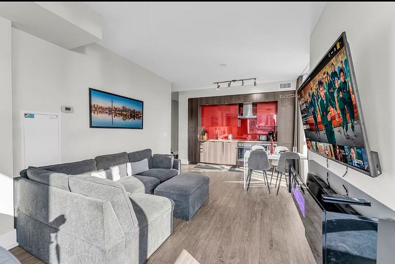 Luxe 3BR Condo CN Tower W/Parking