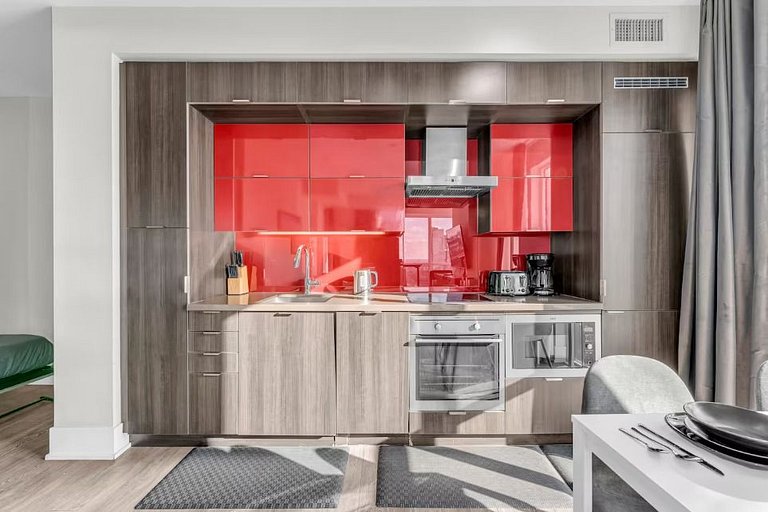 Luxe 2BR+Den Condo CN Tower