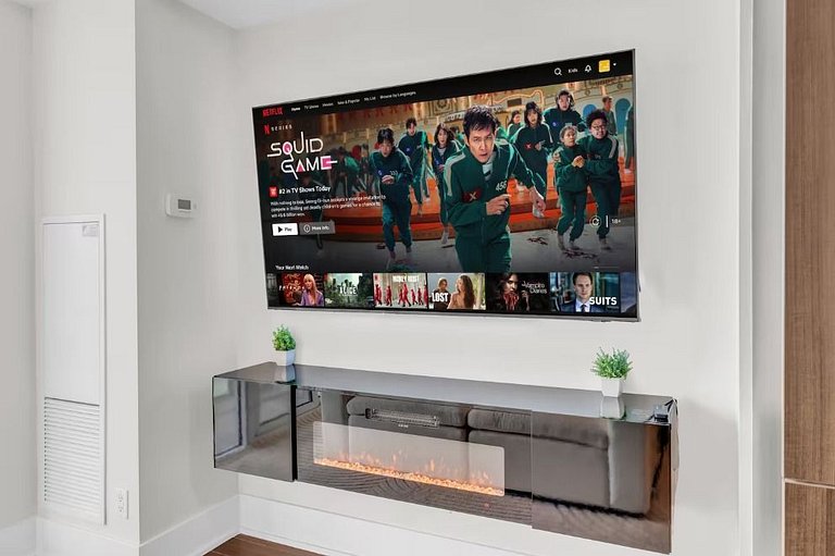 Luxe 2bed 2bath at Front St.