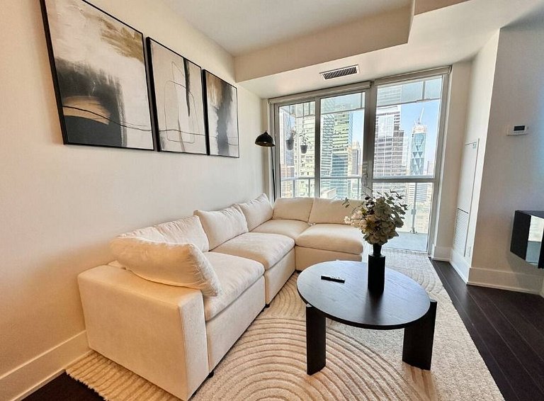 Luxe 2bed 2bath at Front St.