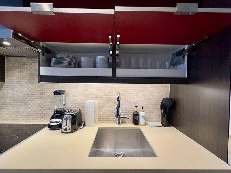 Grand 2-bedroom with views of the CN Tower