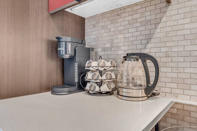 Grand 2-bedroom with views of the CN Tower