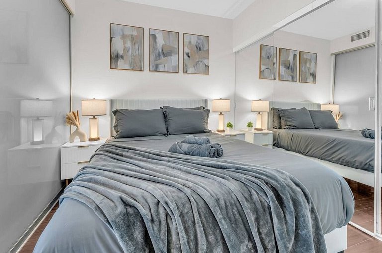 Luxe 2bed 2bath at Front St.