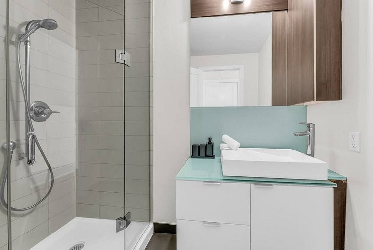 Luxe 2bed 2bath at Front St.