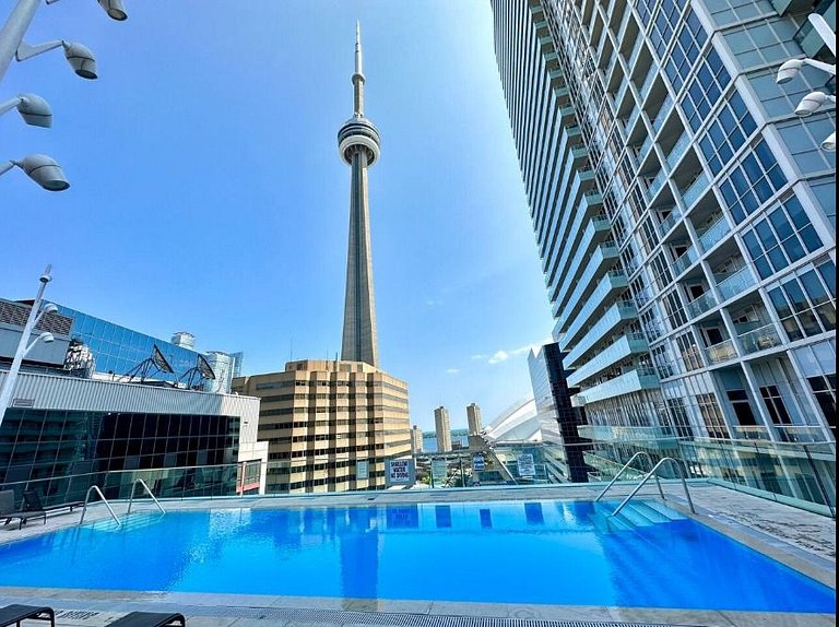 Elegant 2BR | CN Tower + Lake View w/ Rooftop Pool