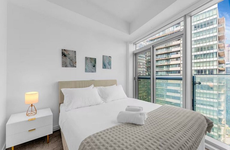 Luxury 2Bed+2Bath in the heart of Downtown