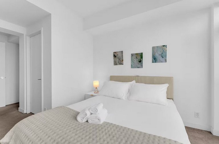 Luxury 2Bed+2Bath in the heart of Downtown