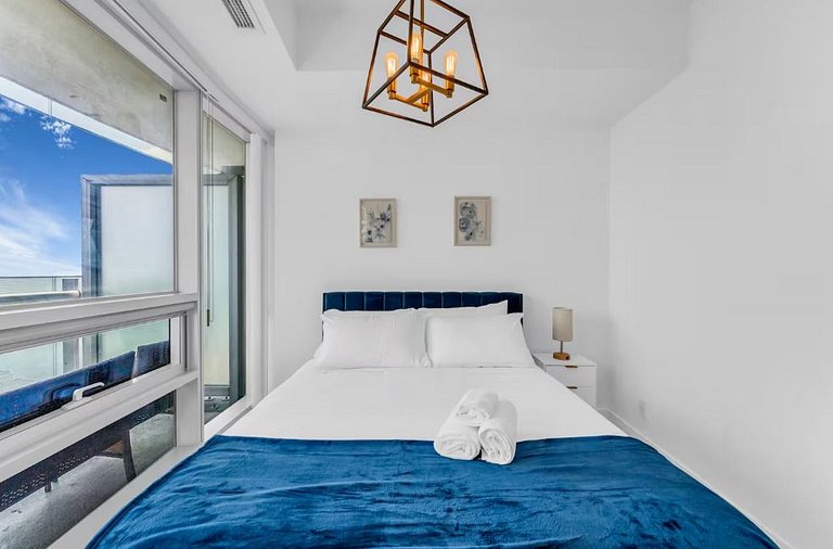 Luxury 2Bed+2Bath in the heart of Downtown