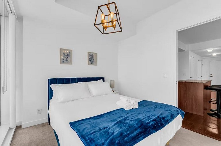 Luxury 2Bed+2Bath in the heart of Downtown
