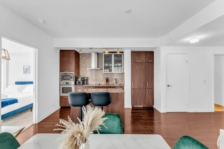 Luxury 2Bed+2Bath in the heart of Downtown