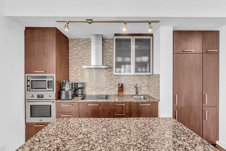 Luxury 2Bed+2Bath in the heart of Downtown