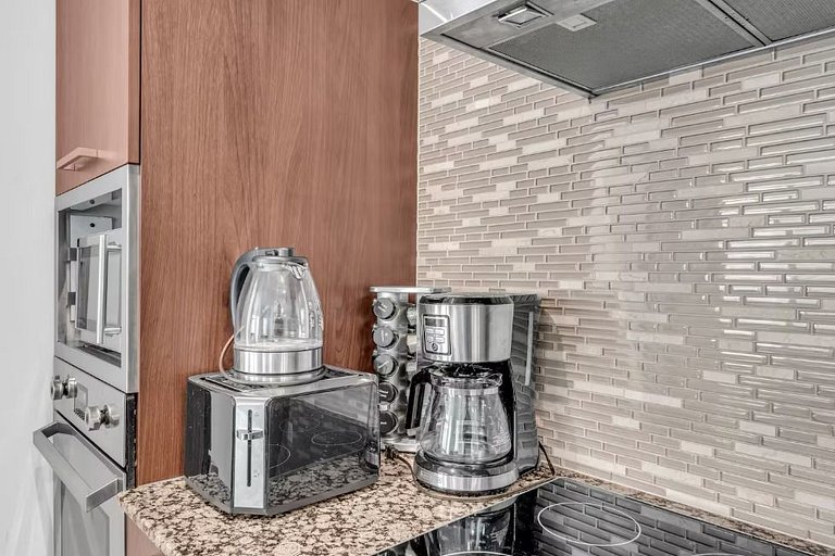 Luxury 2Bed+2Bath in the heart of Downtown