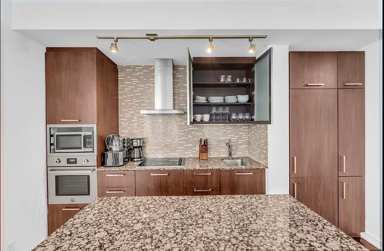 Luxury 2Bed+2Bath in the heart of Downtown